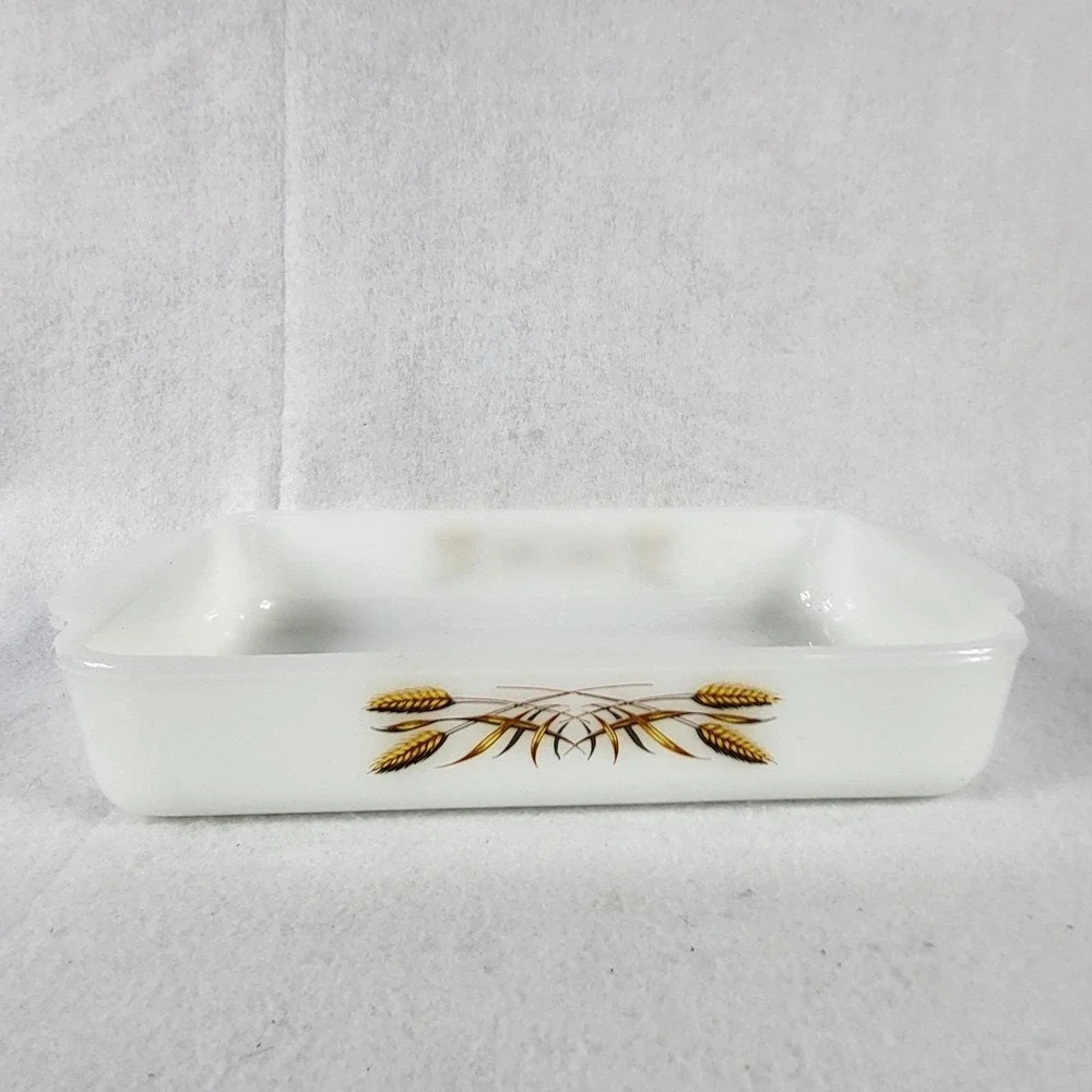 VTG Fire King Golden Wheat Casserole Dish #410 Milk Glass MCM Ovenware 1.5 Qt